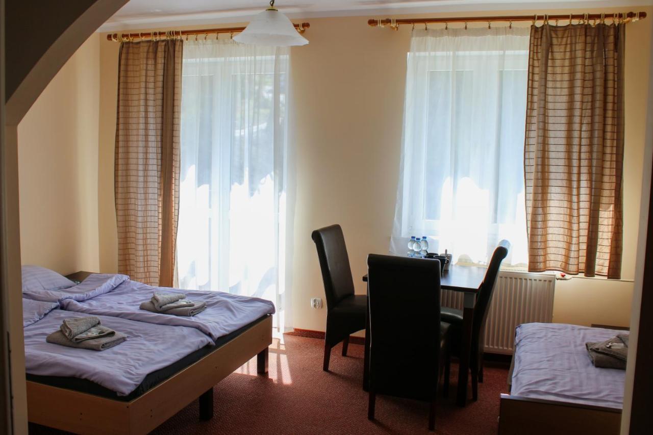 Pensjonat 4 Pory Roku Duszniki Zdroj Exterior photo